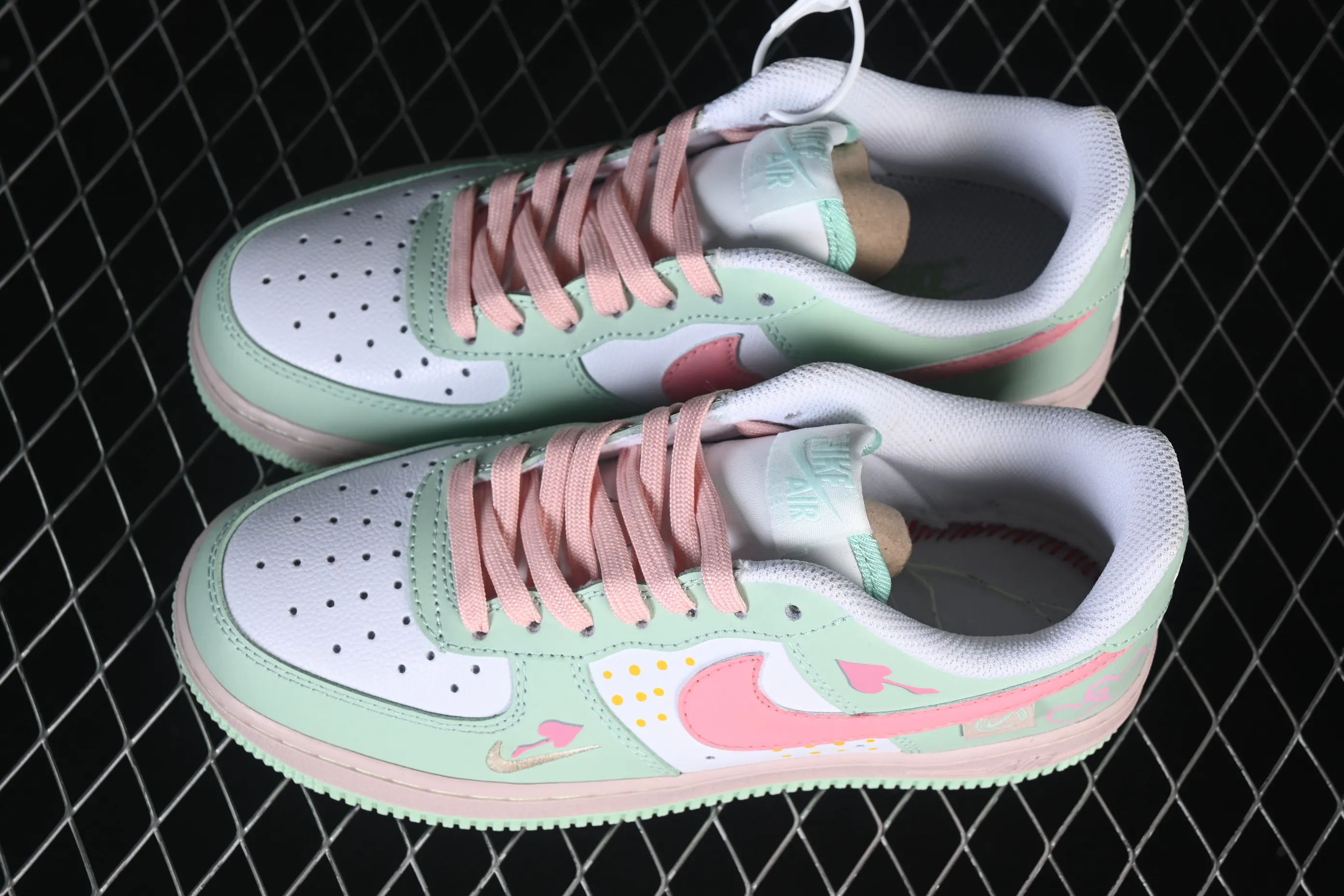All categories Nk Air Force 1 Air Force series Nk Air Force 1 Low Air Force low top Nike Air Force 1'07 Low "Mint & Pink Sweetheart" Hand-painted graffiti Green and pink sweetheart Air Force 1 low-top casual sneakers DB3301-909
